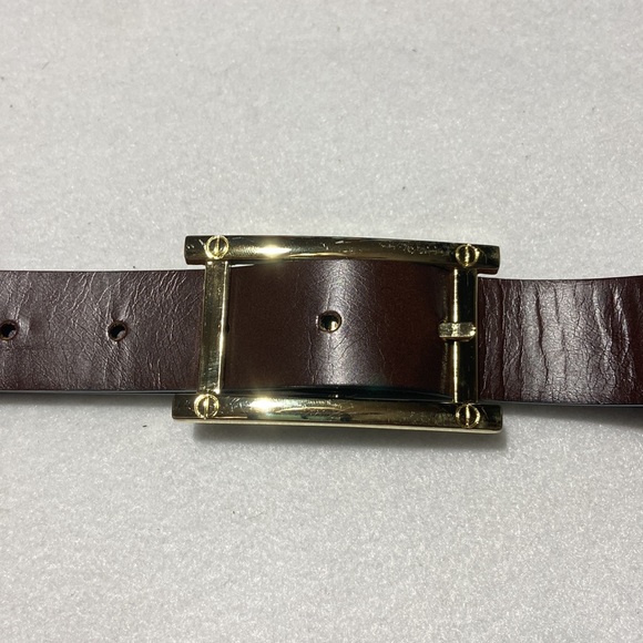Reversible Belt. Black with Texture and Brown Smooth. Gold Tone Buckle. - Picture 5 of 7